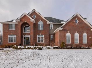 52616 Fremont Dr E, South Lyon, MI 48178