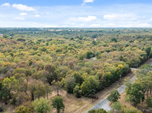 E 8th St N, Chouteau, OK 74337