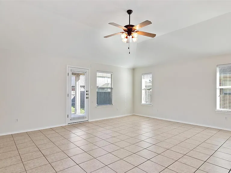 1117 Alexandria Way — Photo 10