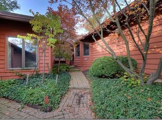 25838 Fairmount Blvd, Beachwood, OH