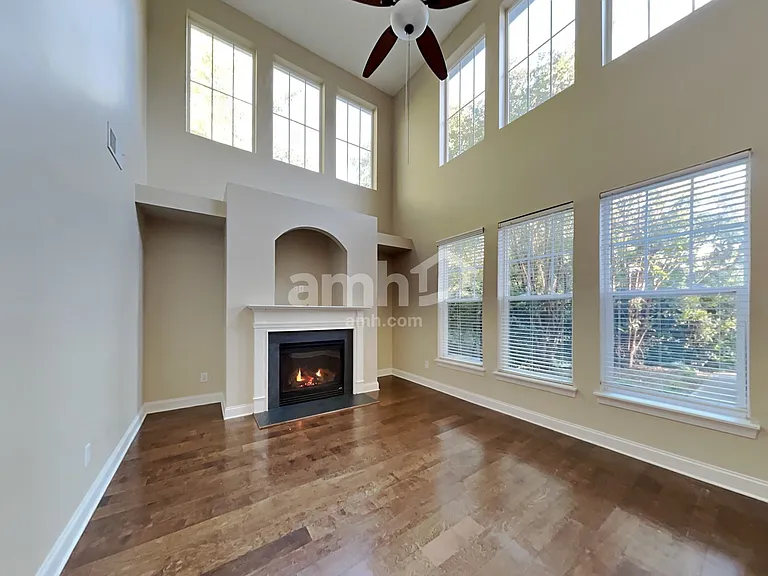 15701 Seafield Ln — Photo 7