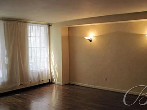 443 West 24th Street image 1 of 7