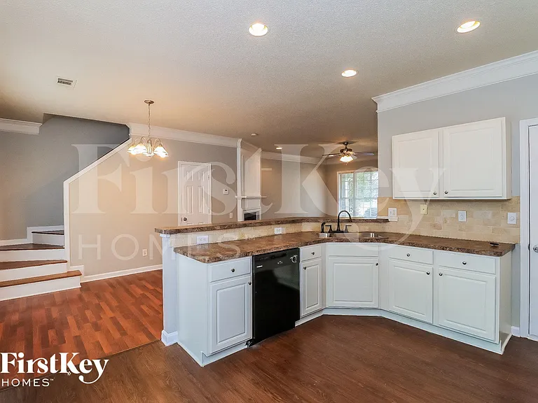 1658 Heyford Cir NW — Photo 9