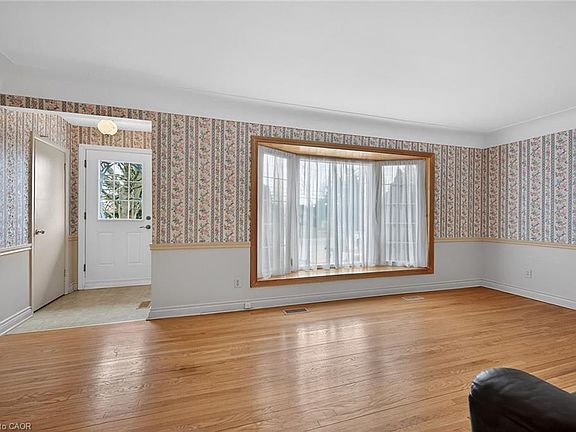 4th image of 156 Chesley St