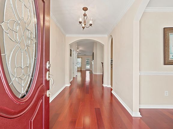 5th image of 215 Devonbrook Pl.