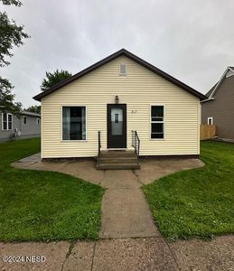 317 E Merrill St, Castlewood, SD, 57223