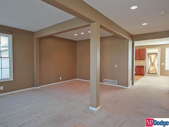 3rd image of 2617 Tulip Ln