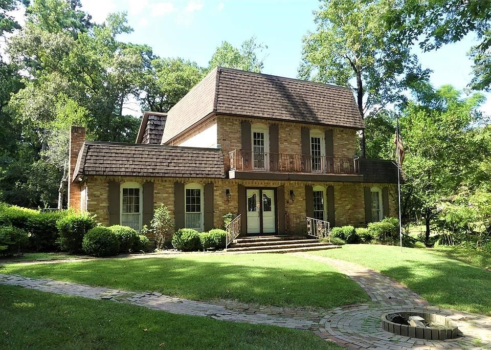 Welcome to 493 Monticello Park!