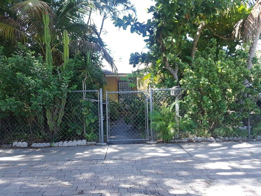1st image of 915 NW 125th St