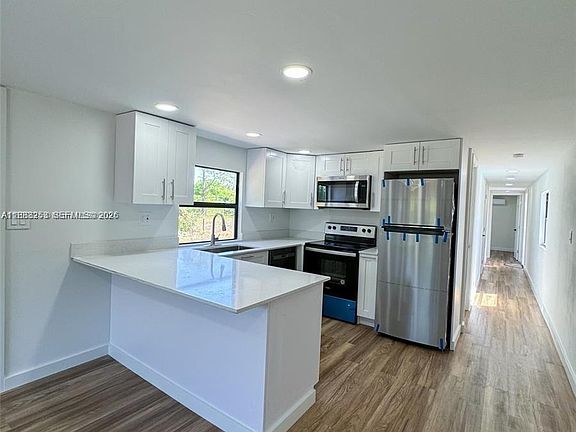 4th image of 5121 Pioneer 18th St