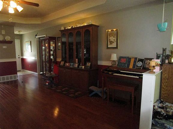 3rd image of 1368 Golf Dr