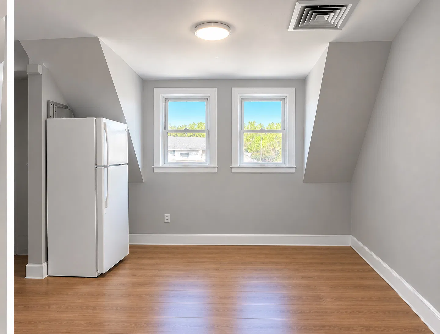 3 bed, 1000 sqft, $1,700 — Photo 3