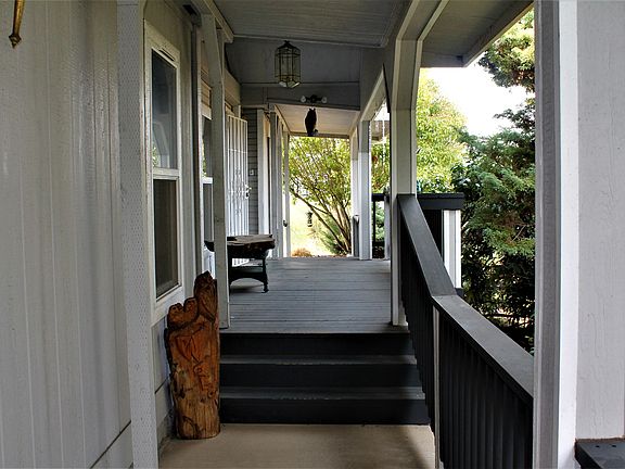 Entry deck