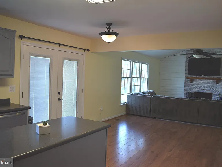 2174 E Greenleaf Dr — Photo 8