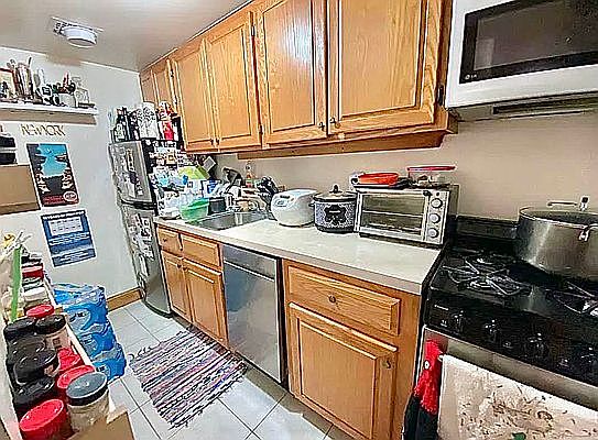 2nd image of 67 W 71st St #5