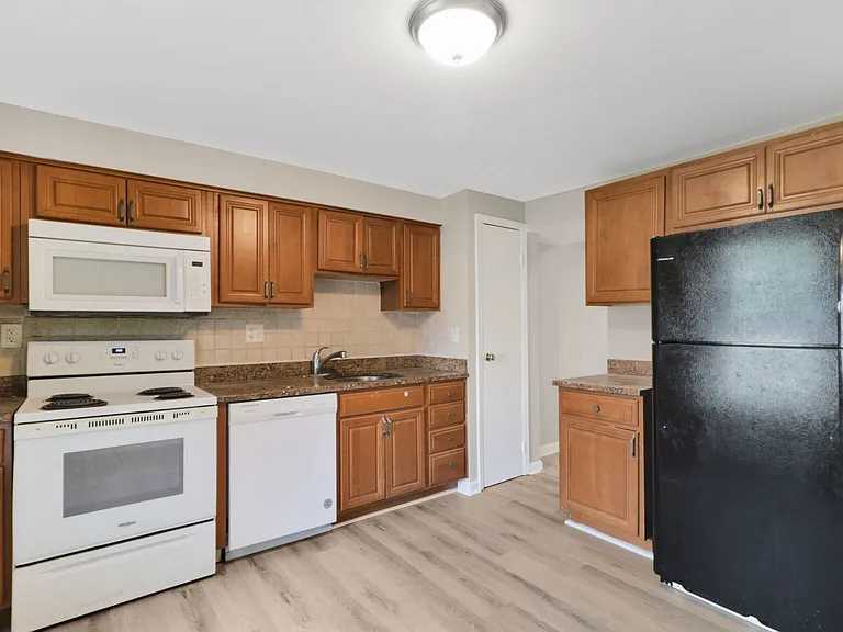8507 Castlemill Cir — Photo 9