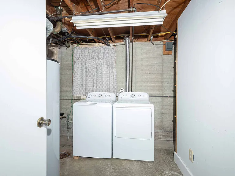 2318 Pinehurst St — Photo 23