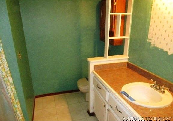 5th image of 2406 S Maywood Dr