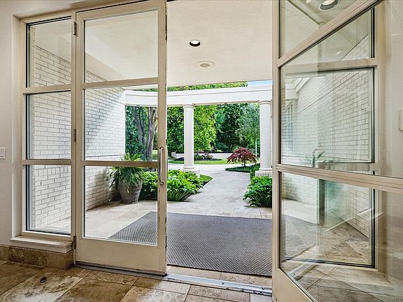 3rd image of 333 Winter Oak Ln