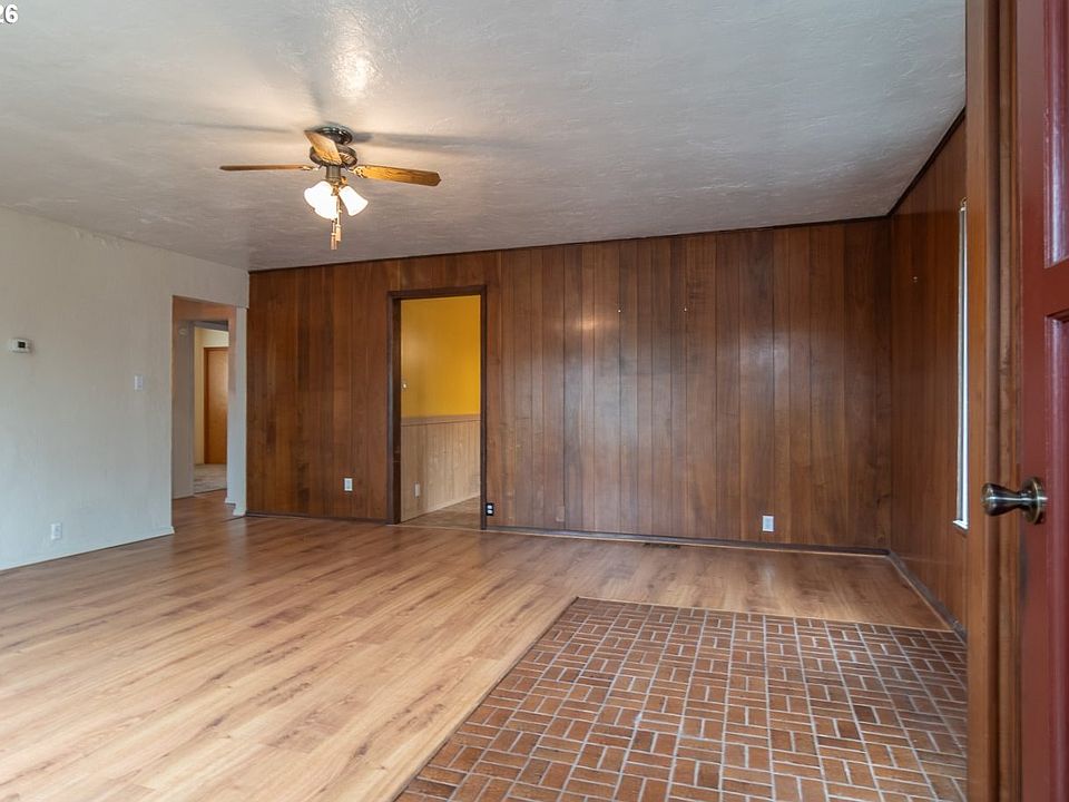 1595 NW Rachel Ave, Roseburg, OR 97471 | Zillow