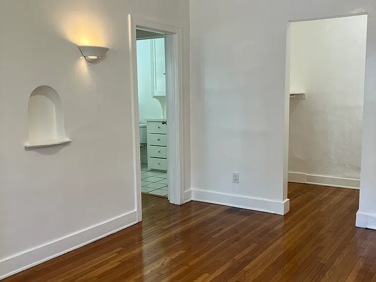 2035 1/4 N Vista Del Mar Ave — Photo 7