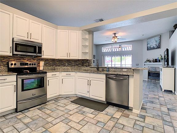 5th image of 545 Wilmington Cir