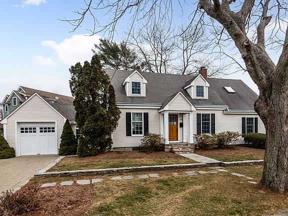 44 Willard Avenue