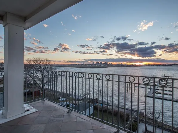 550 Pleasant St #Penthouse 501, Winthrop, MA 02152