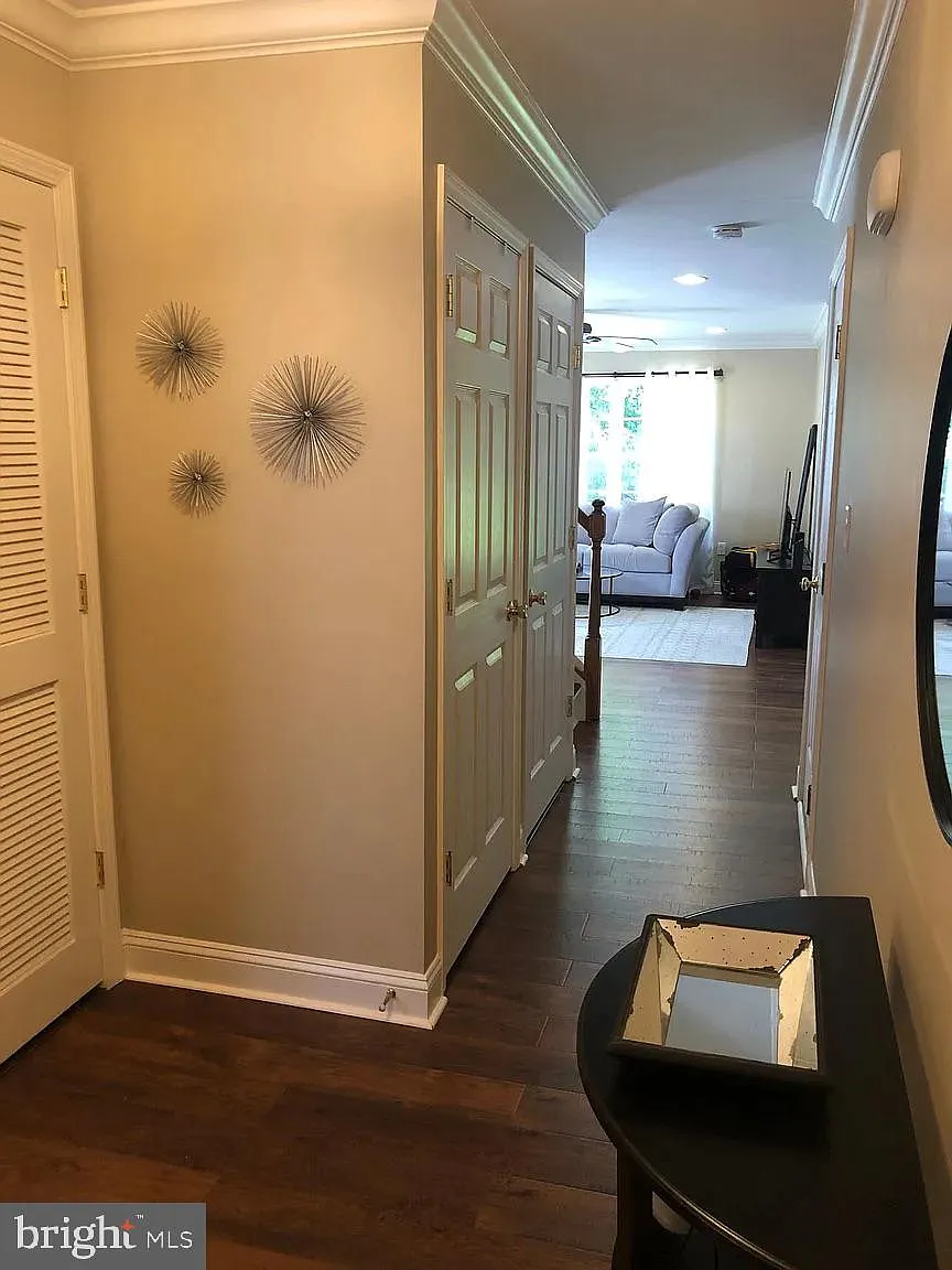 3 bed, 2.5 bath, 1716 sqft, $3,500 — Photo 4