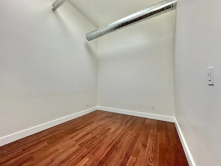 402 Crown St — Photo 10