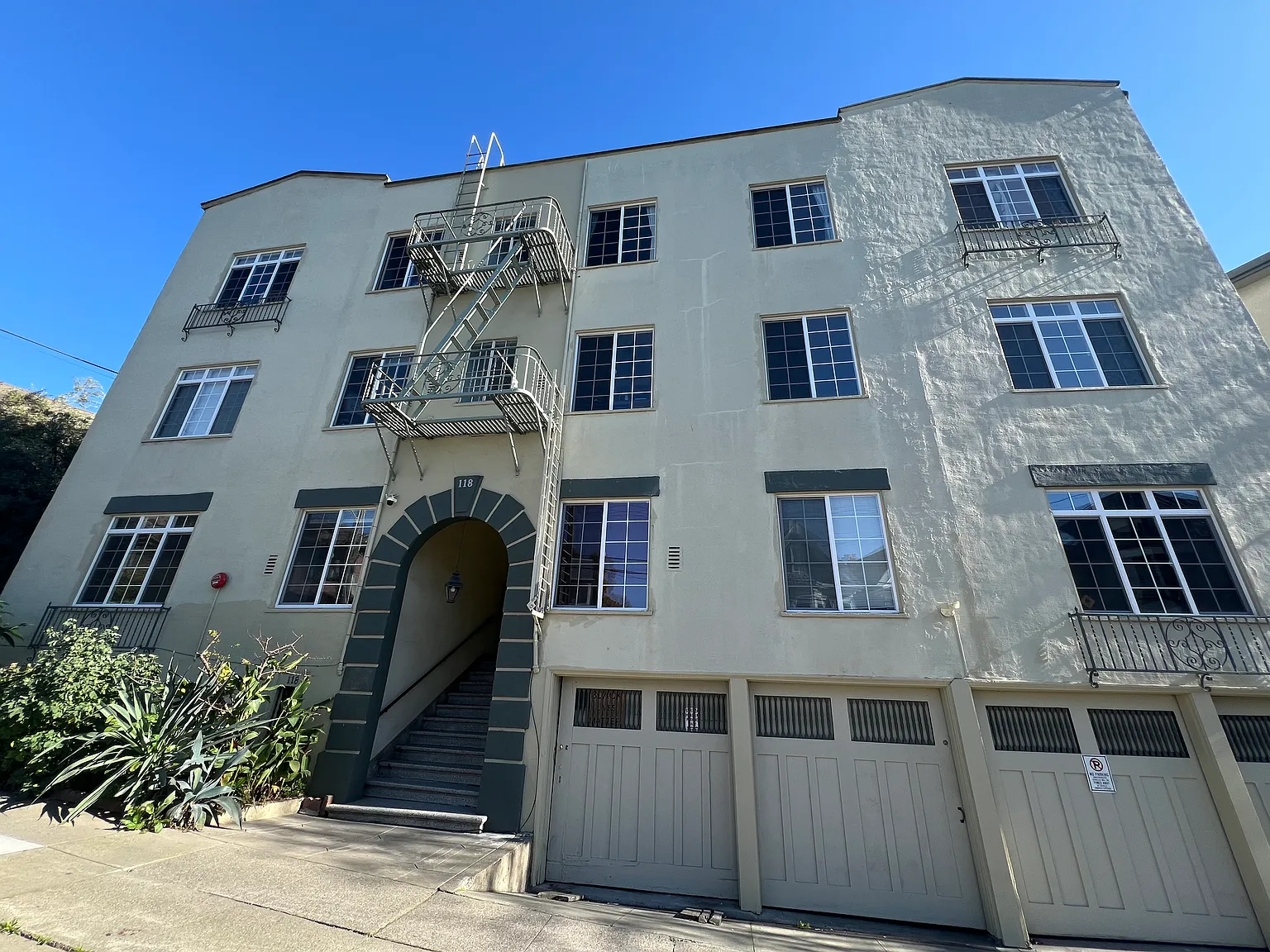 1 bed, 700 sqft, $1,995 — Photo 2