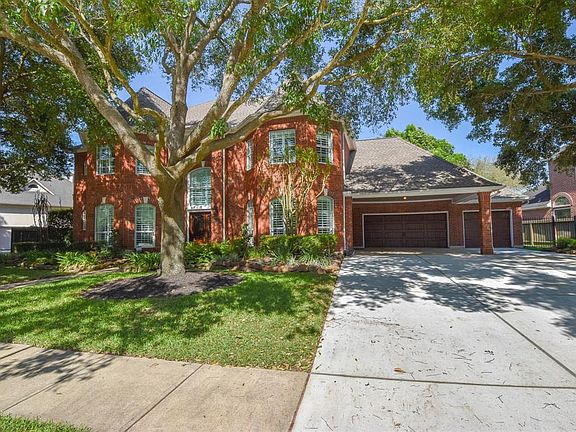 2nd image of 2903 Autumn Lake Dr