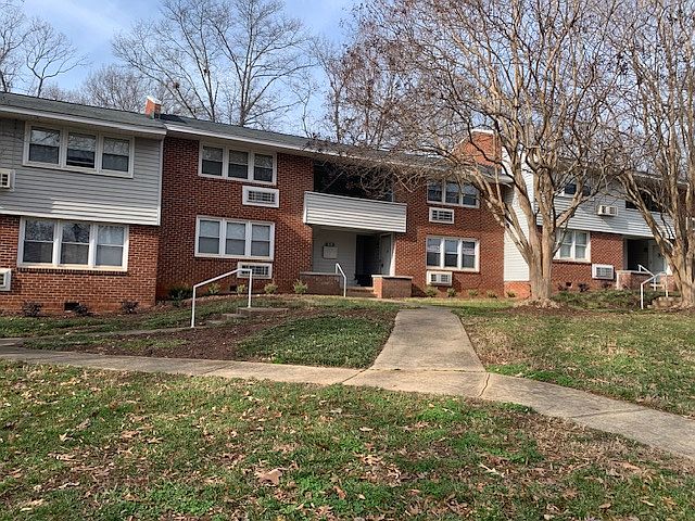 1st image of 629 Daniels St APT B