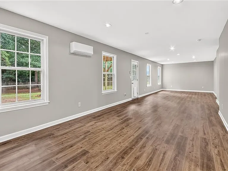 4554 Darrowby Dr — Photo 32