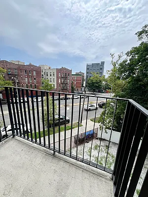 Rented by ERNY LLC | media 32