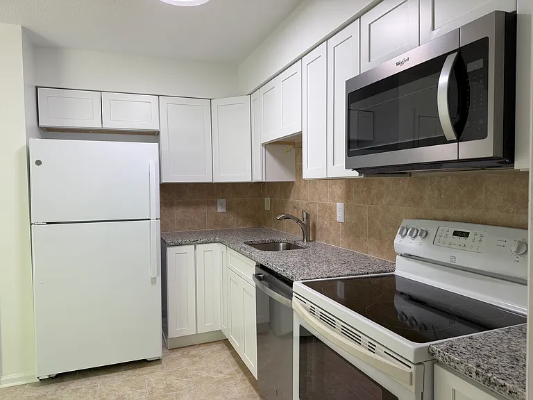 230 Stonebrook Dr — Photo 15