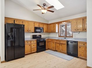 908 Gramsey Pl, Burnsville, MN 55306