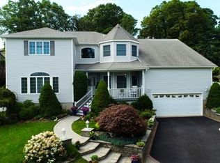 5 Sean Michael Ct, Farmingdale, NY 11735