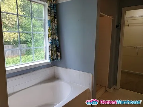 223 Regent Sq — Photo 9