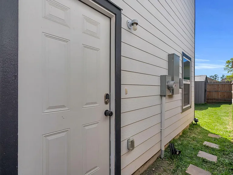 8124 Sterlingshire St #A — Photo 11