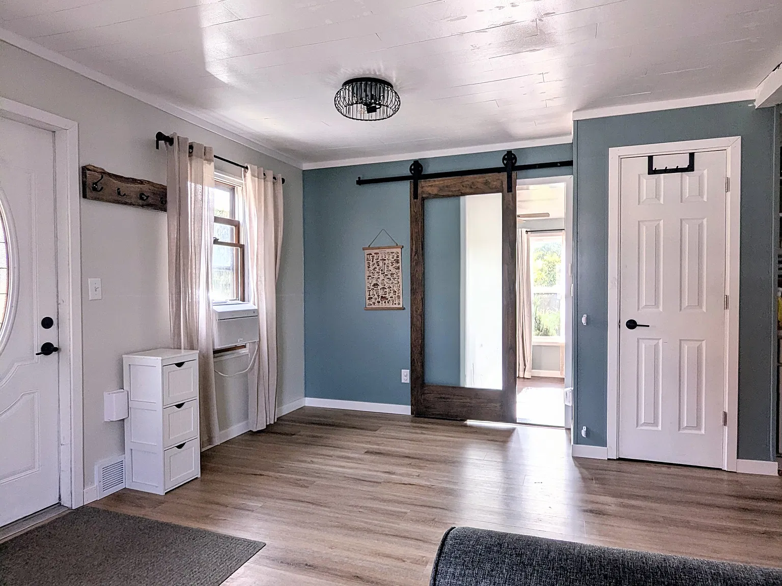2 bed, 902 sqft, $1,650 — Photo 3