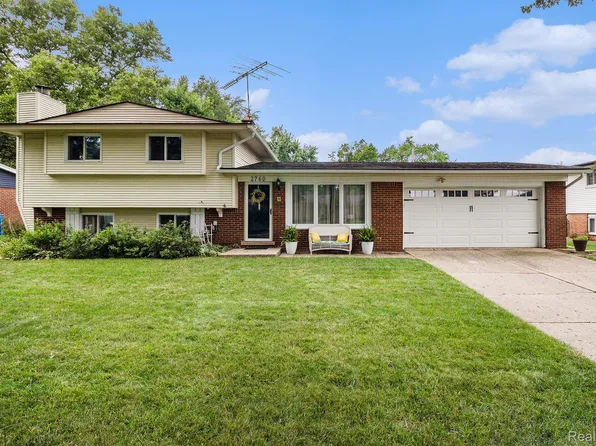 2760 Orenda St, Commerce Township, MI 48382