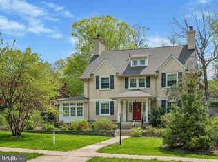 6482 Sherwood Rd, Philadelphia, PA 19151
