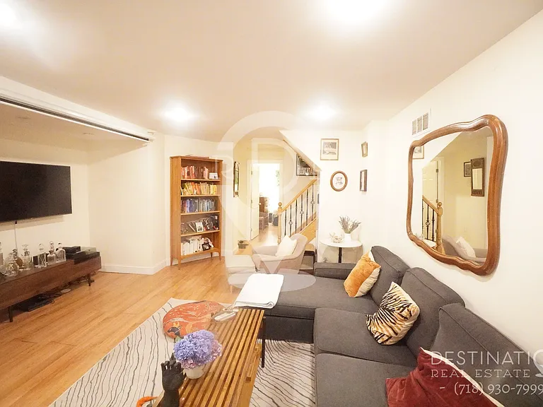 446 Bergen St #1L — Photo 13