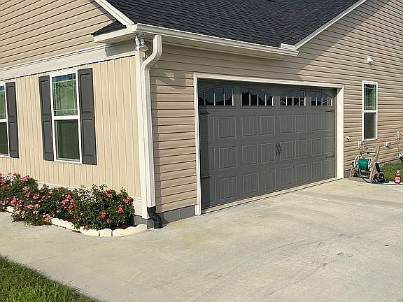 Side 2-Car Garage