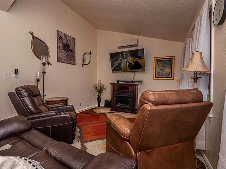 5472 S Highway 377 — Photo 5