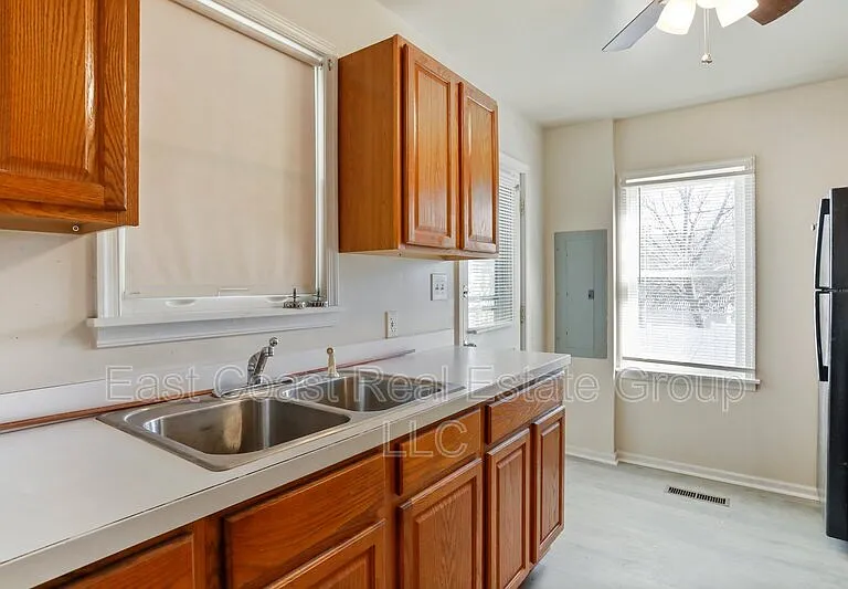 118 S Locust St — Photo 15