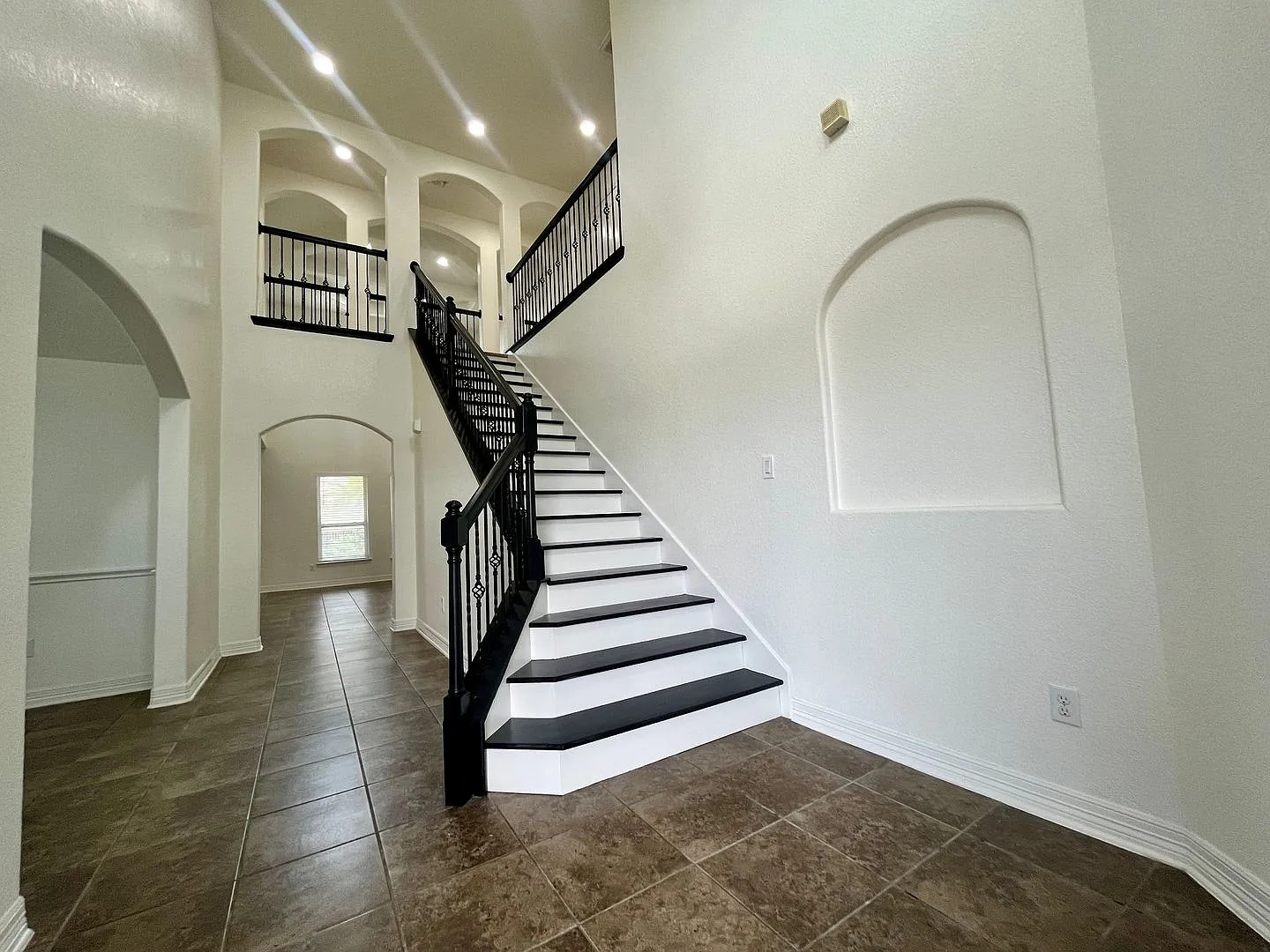 *Spacious 5 Bedroom, 3.5 Bath Home in Northeast San Antonio* minutes from Randolph AFB and Ikea!! — Photo 3