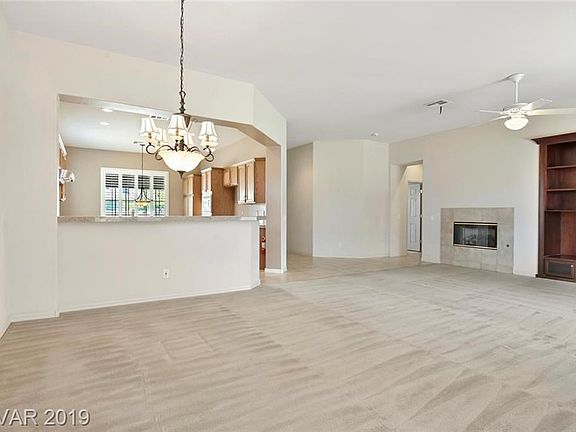 FULL SIZE DINING ROOM AREA