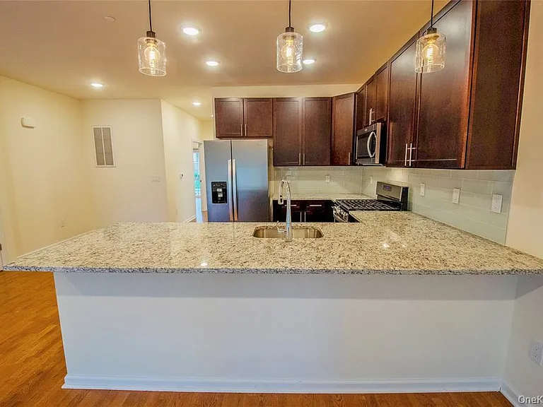260 W Main St #6 — Photo 12